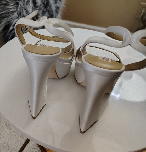🆕⭐ Badgley Mischka Soft White Platform Sandal Heels - Picture 9 of 16